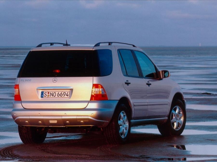  Mercedes-Benz ML500 2001 года  (фото 4 из 17)